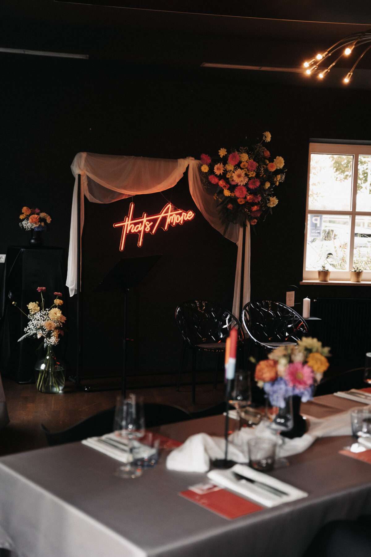 Blütenpracht in Weiß und Farbe