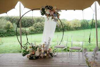 Gartenhochzeit planen: Tipps für euren unvergesslichen Sommertag